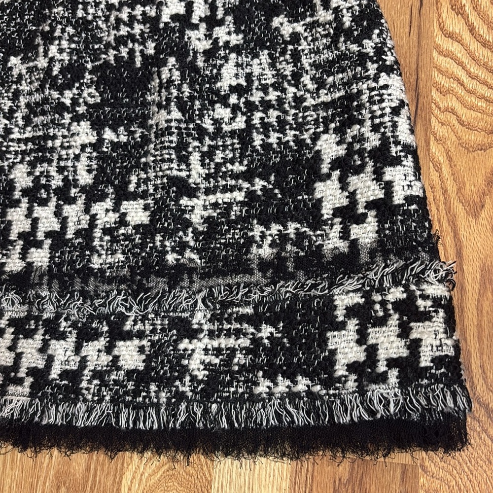 Dolce & Gabbana Black & White A-Line Tweed Short Skirt Size 38/US size2. - Picture 9 of 16